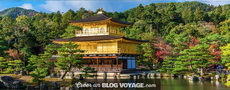 Le temple d’or (Kinkaku-ji) vous offre une vue splendide d’un pavillon recouvert de feuilles d’or qui se reflette dans l’étang juste à côté